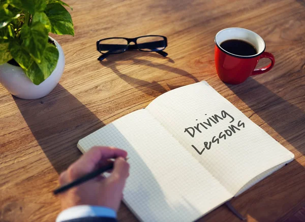 Persona escribiendo en el diario . — Foto de Stock