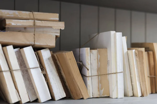 Gamla böcker på biblioteket — Stockfoto