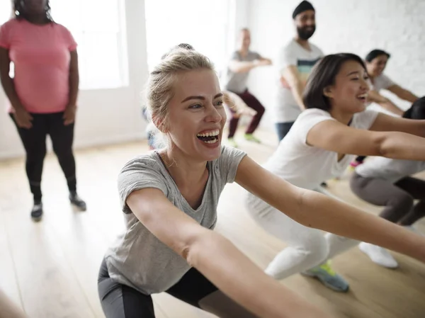 Exercice de groupe en classe — Photo