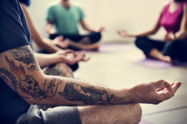 Yoga, meditasyon yapan insanlar 