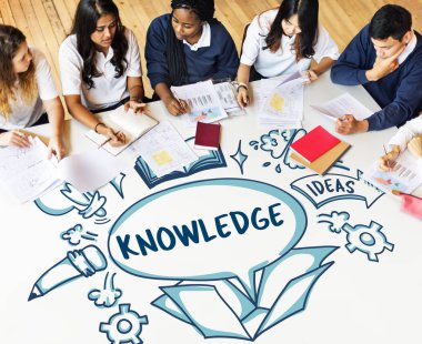 Öğrenci çalışma masasında çeşitlilik grubu