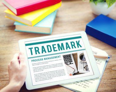 kişi holding dijital tablet