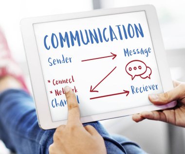 Dijital tablet kullanan kişi