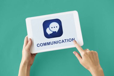 insan elinden tutarak dijital tablet