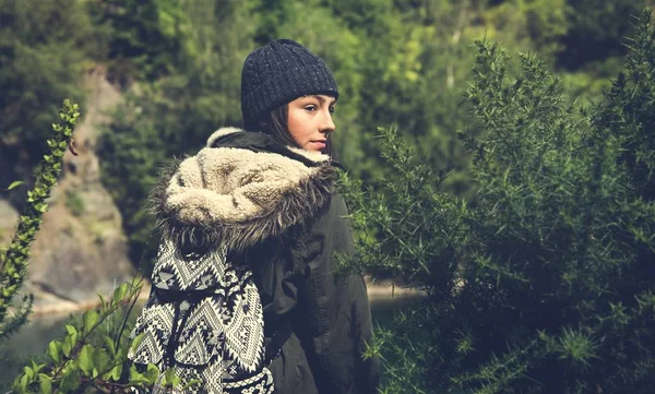 Beautiful woman traveler — Stock Photo, Image