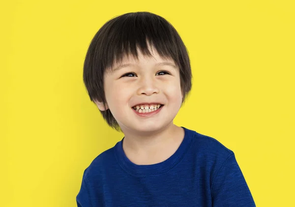 Bonito ásia menino sorrindo — Fotografia de Stock