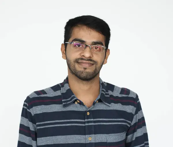 Hombre de etnia india en gafas — Foto de Stock