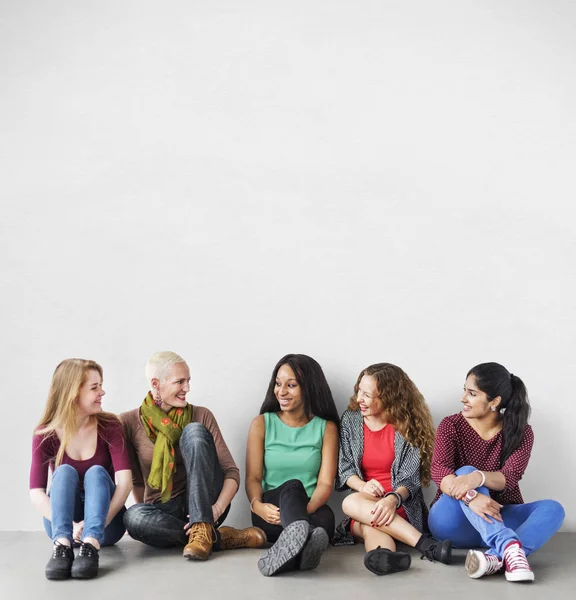 People standing near the wall — Stock Photo, Image