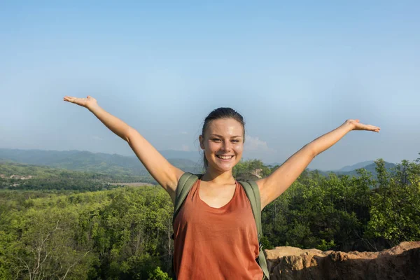 Ragazza godendo la libertà — Foto Stock