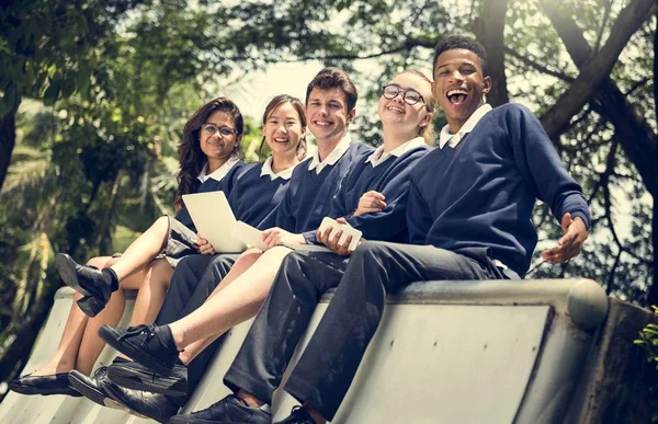 Diversiteit groep van jongeren — Stockfoto