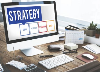 bilgisayar monitöründe ofis masaları