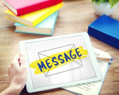 kişi holding dijital tablet