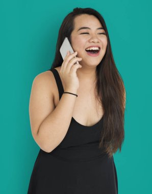 Akıllı Telefonla Konuşan Kadın