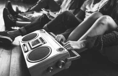 Genç arkadaş radyo grubu