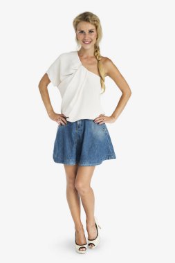 kadın stüdyoda poz