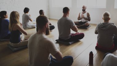 Joga yapan insanlar 