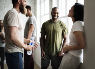 Egzersiz daha önce sohbet insanlar