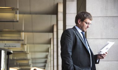 işadamı okuma gazete