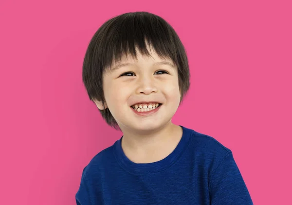 Χαριτωμένο Ασίας αγόρι χαμογελά — Φωτογραφία Αρχείου