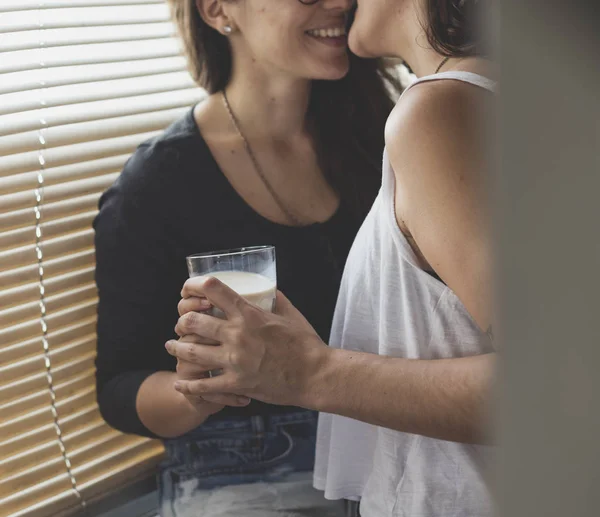 Coppia lesbica trascorrere del tempo insieme — Foto Stock