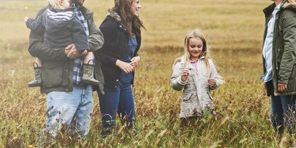 Family spending time in nature — Stock Photo, Image