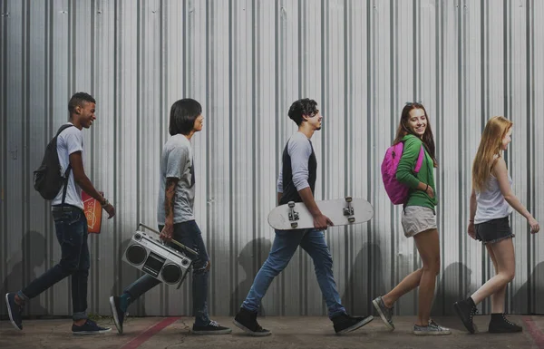 Teenager in Freizeitkleidung — Stockfoto