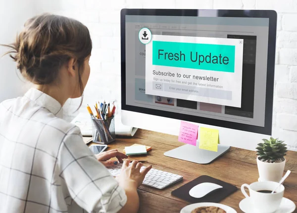 Woman working with computer — Stock Photo, Image