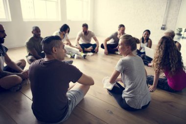 Joga yapan insanlar 