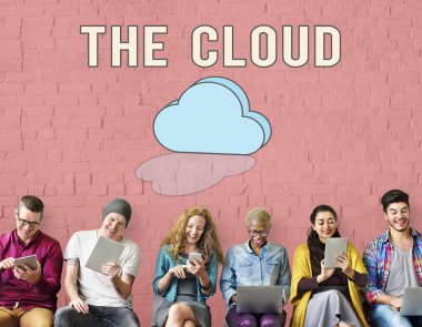 Dijital aygıtlar kullanan insanlar