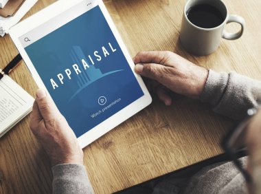 Dijital tablet holding adam eller