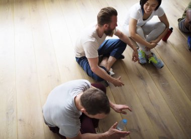 Egzersiz daha önce sohbet insanlar