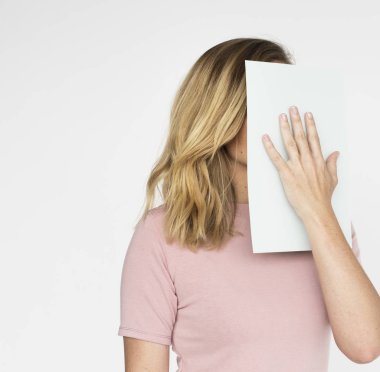 güzel sarışın kadın kapsayan yüz