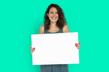 kadın holding beyaz kağıt boş