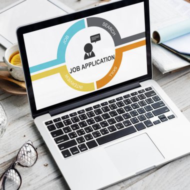 çalışma alanı tablo açılan laptop