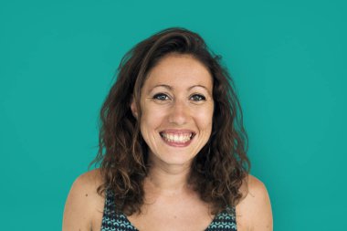 Güzel, gülümseyen kadın 