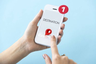 insan elinden tutarak cep telefonu