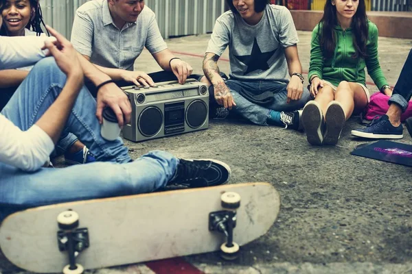 Adolescentes en ropa casual — Foto de Stock