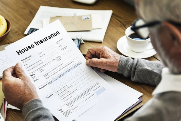 Man holding document paper — Stock Photo, Image