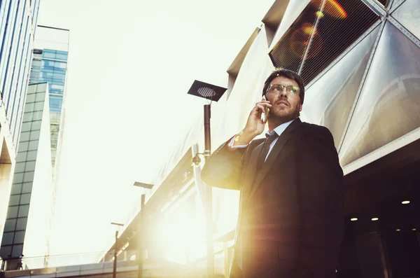 Businessman Talking on Smartphone — Stock Photo, Image