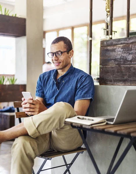 Young businessman using mobile — Stock Photo, Image