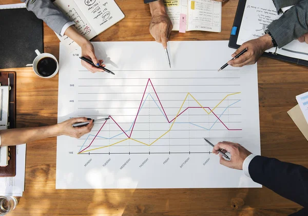 Persone che lavorano in sala conferenze — Foto Stock