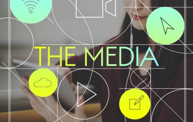 Dijital tablet tarama kadın