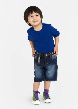 Asyalı çocuk ayakta Studio