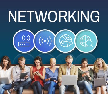 Dijital aygıtlar kullanan insanlar 