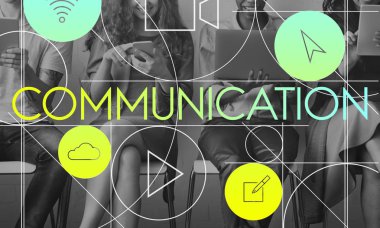 Dijital aygıtlar kullanan insanlar