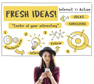 Akıllı telefon kullanan genç bir kadın.