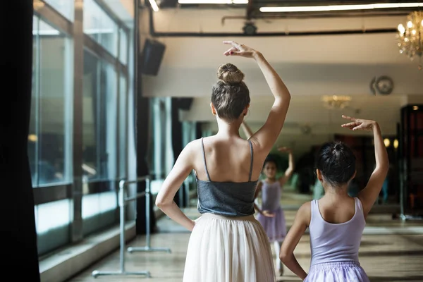 Entrenamiento de bailarines de ballet — Foto de Stock