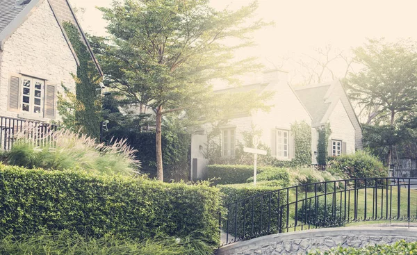 Suburban house with garden — Stock Photo, Image