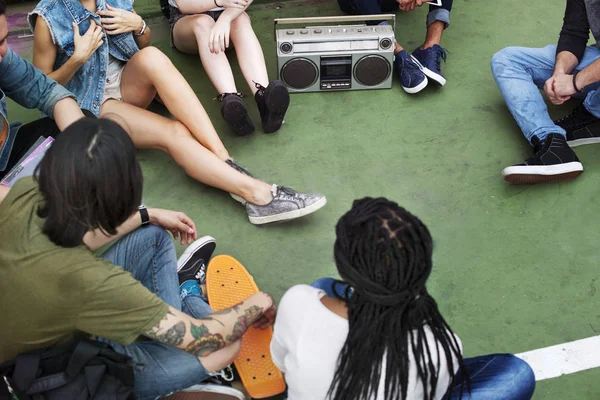 Adolescentes em Casual — Fotografia de Stock