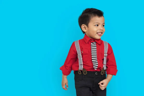 Schattig Aziatische jongen in het rode shirt — Stockfoto
